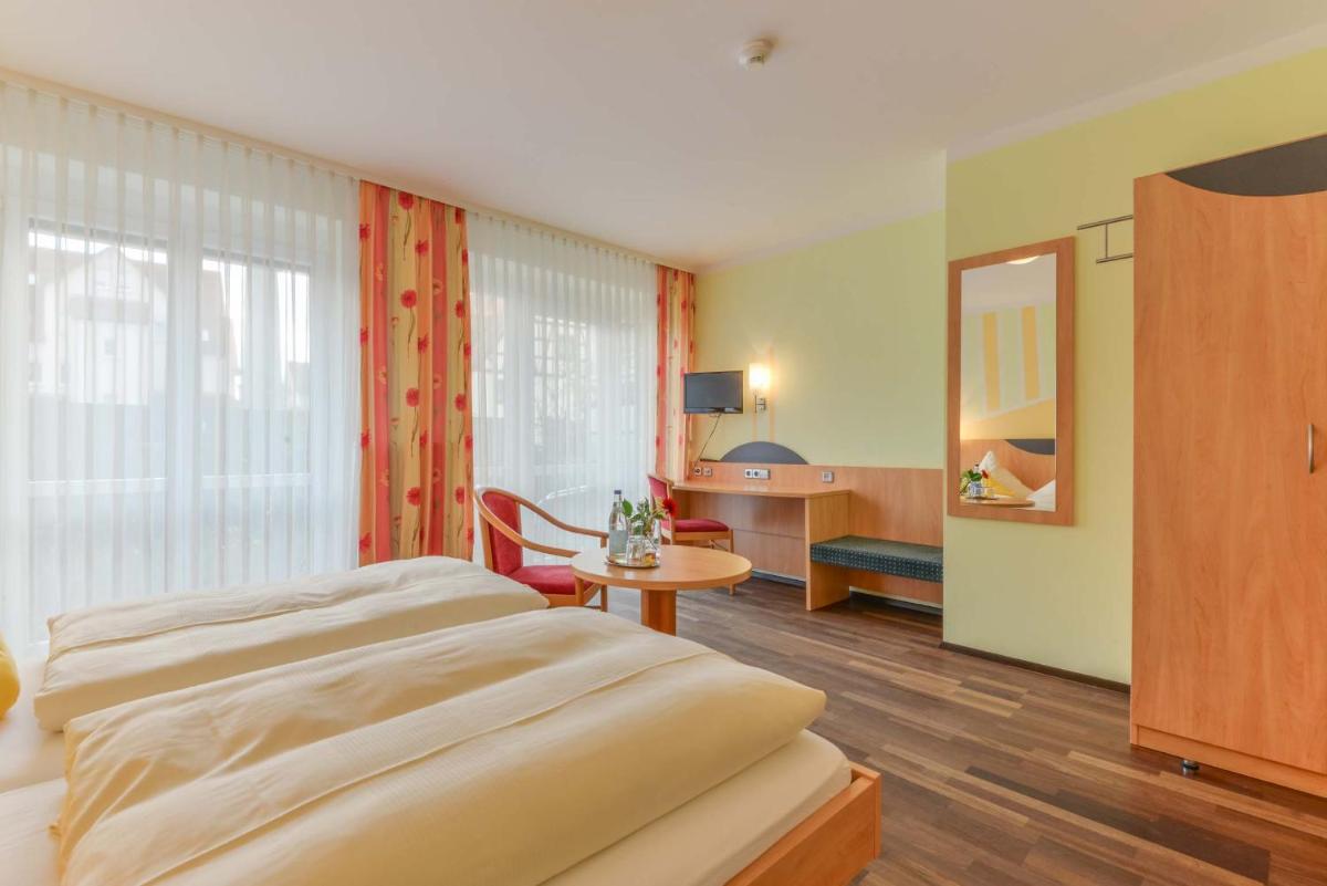Hotel Peterhof - Housity