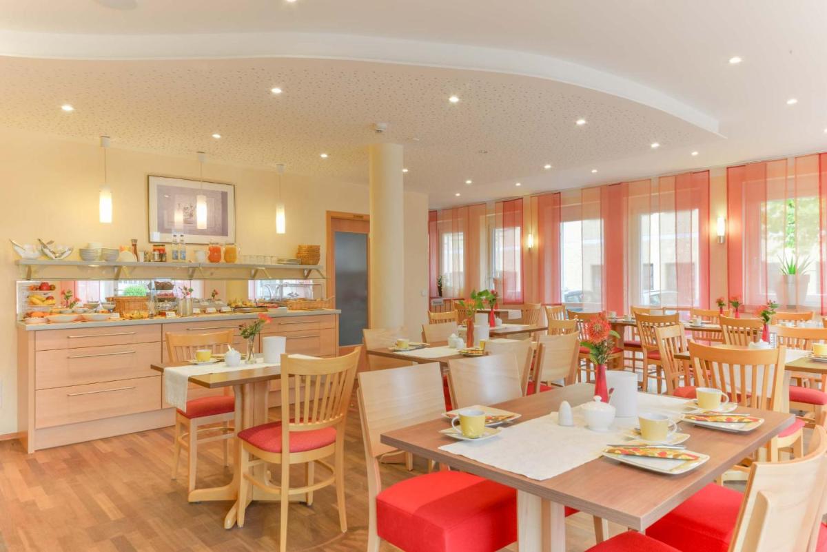 Hotel Peterhof - Housity
