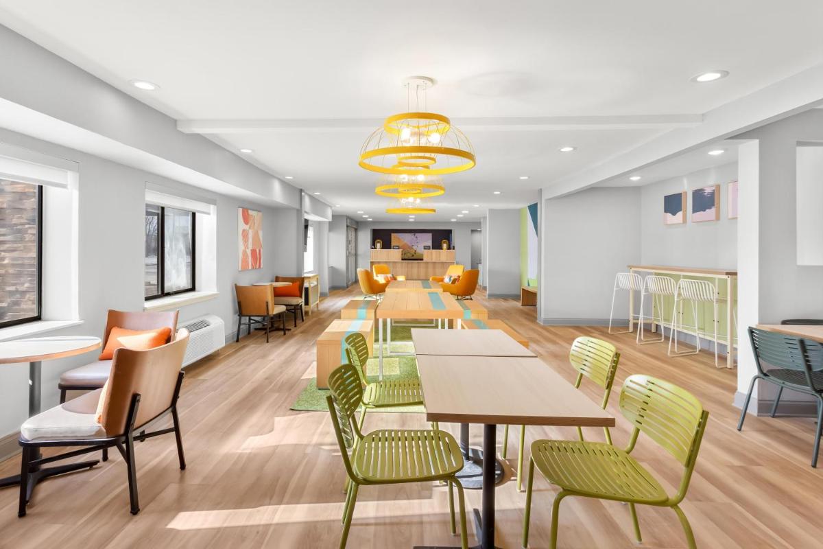 Spark by Hilton Matteson Chicago I 57 - Housity