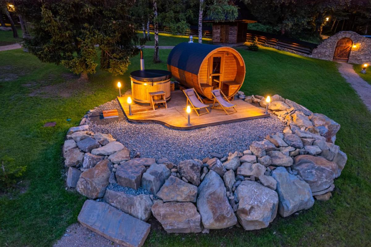 Groń-Kameralny domek z jacuzzi w górach-Osada Jaworzyny - Housity
