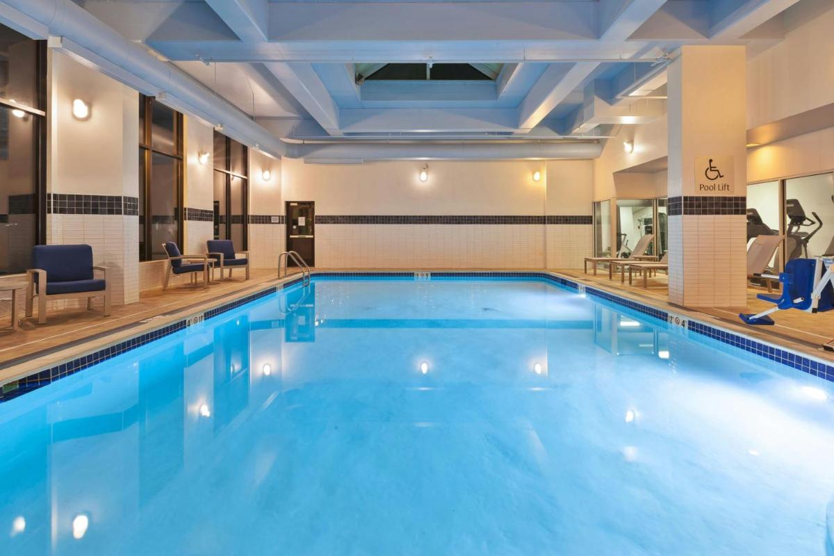 Hotel Auburn Hills - Housity