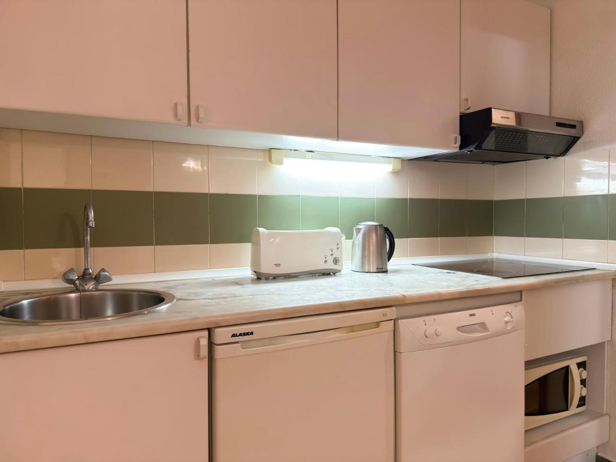A cozinha ou kitchenette de Luna Hotel da Oura