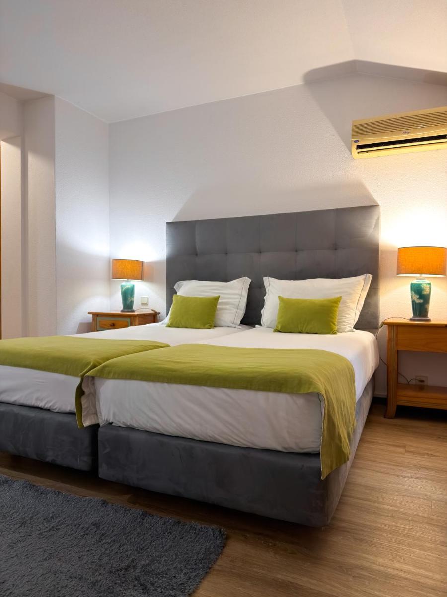 Uma cama ou camas num quarto em Luna Hotel da Oura