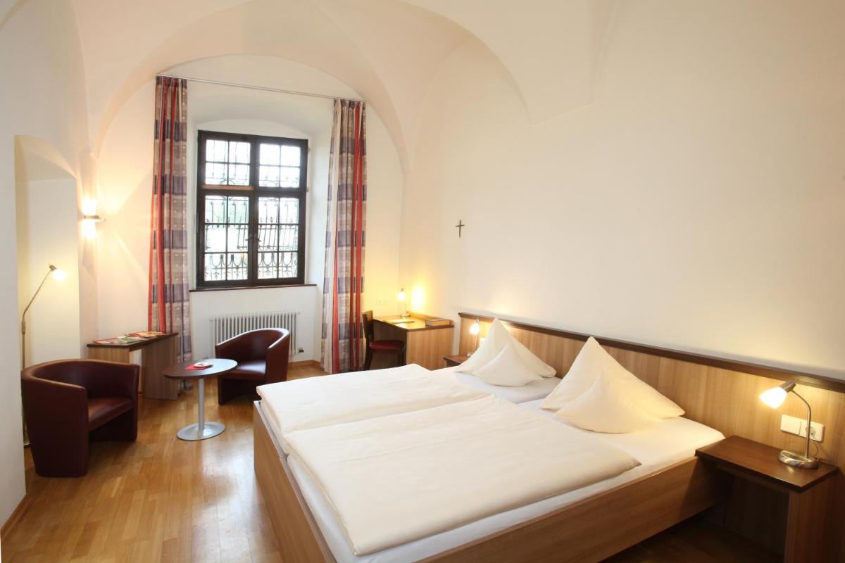 Kloster Obermarchtal - Housity