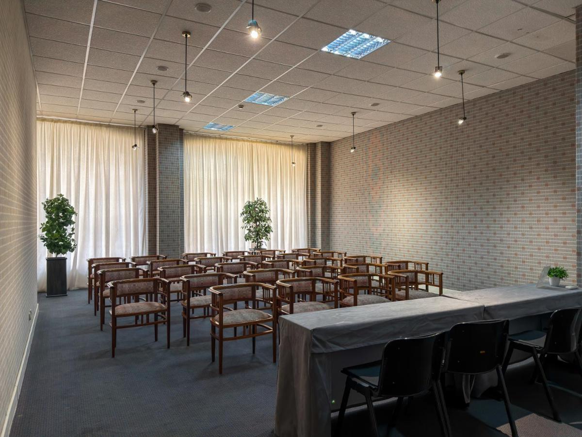 A área empresarial e/ ou a sala de conferências de Luna Hotel da Oura