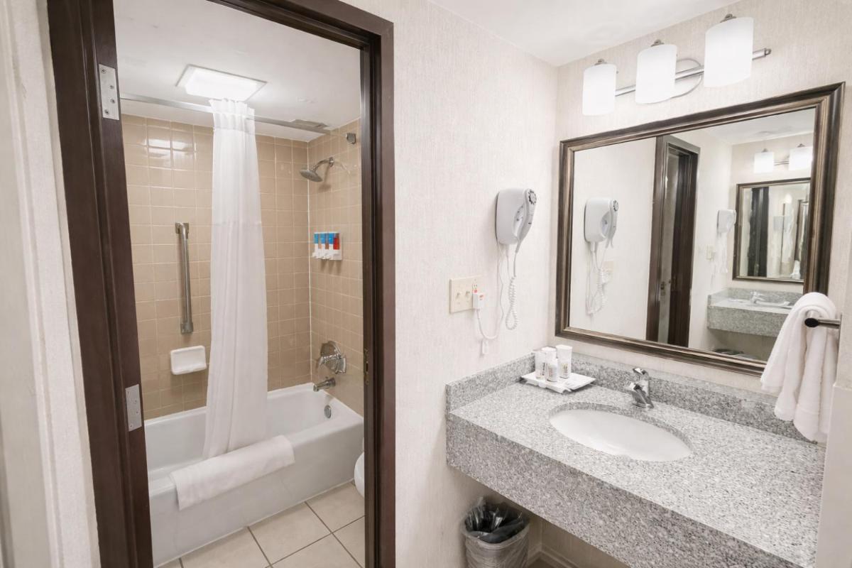 Hotel Lotus Kansas City Stadium - Housity