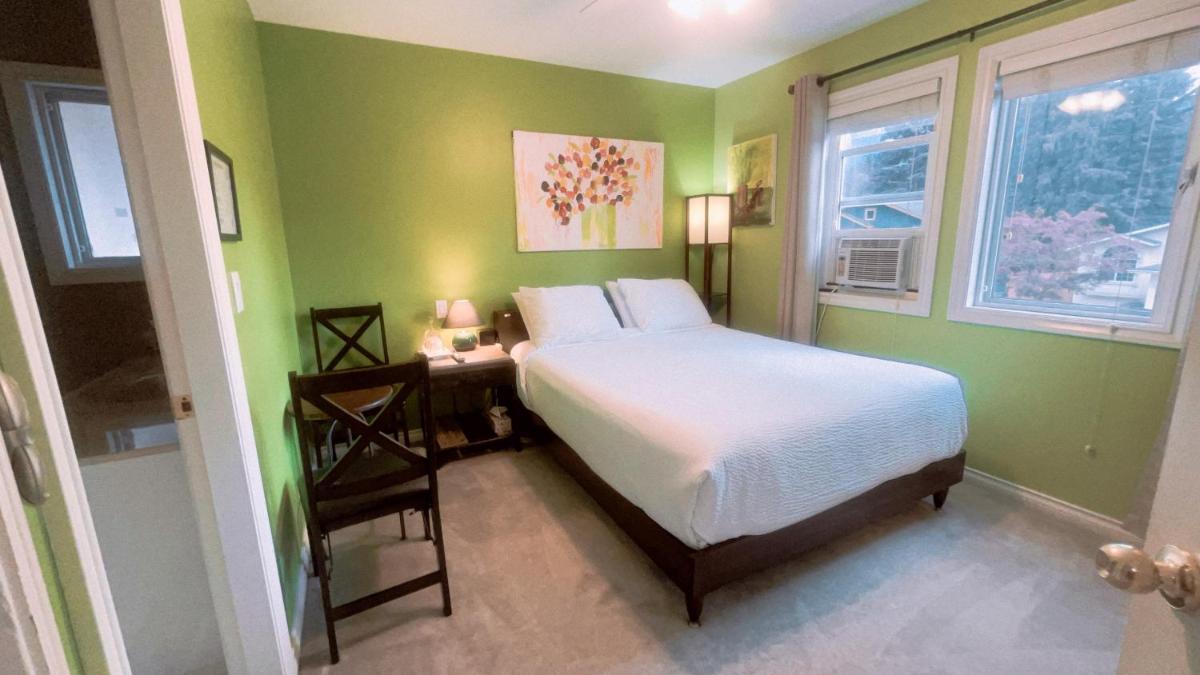 Cornerstone Bed and Breakfast - Housity