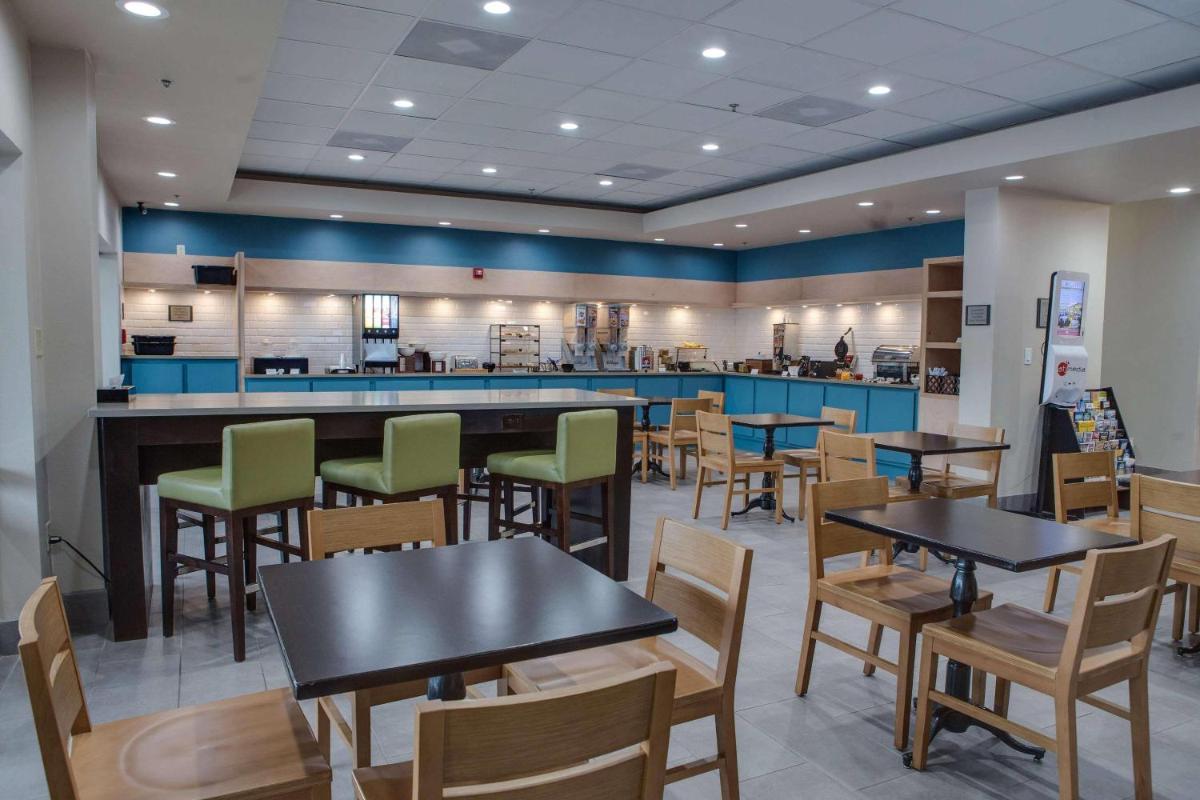 Country Inn & Suites by Radisson, Harlingen, TX - Housity