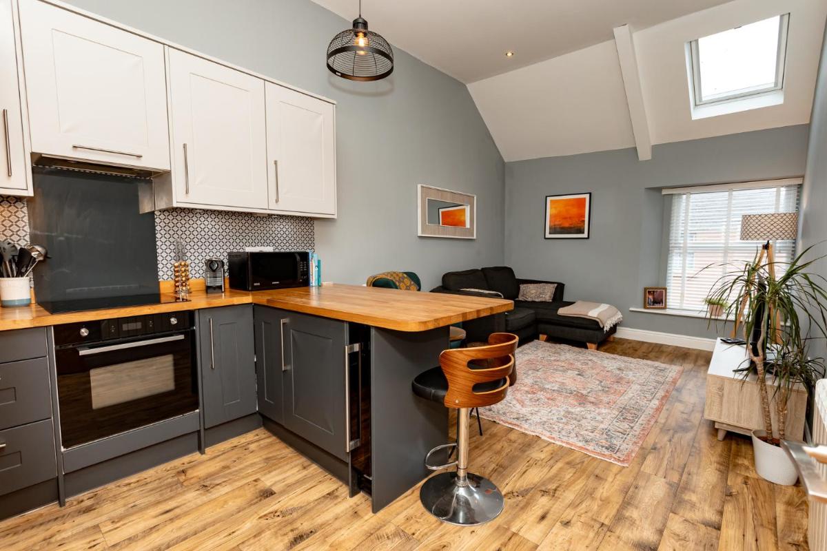 Stylish Tenby Apartment, Great Location, Parking - Hizvo