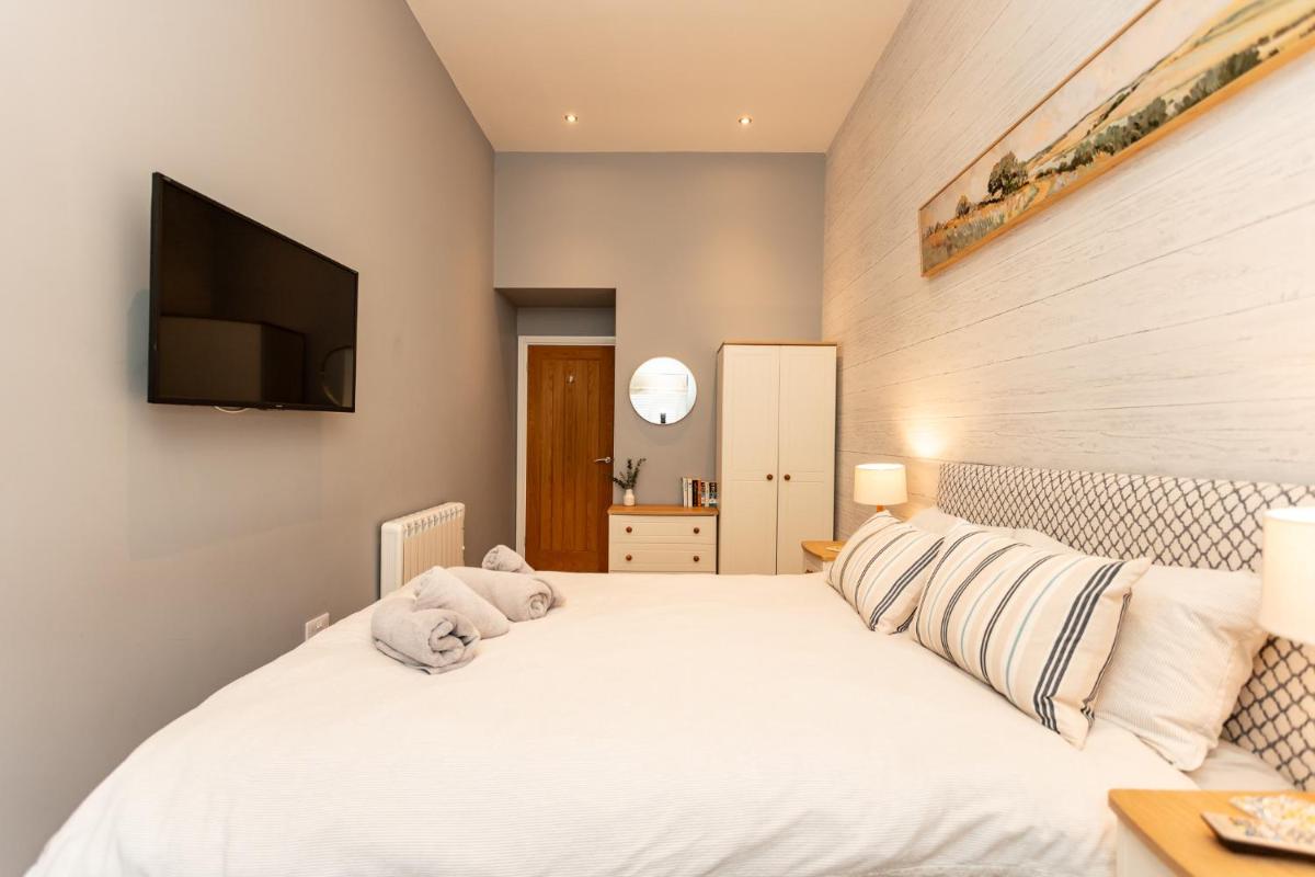 Stylish Tenby Apartment, Great Location, Parking - Hizvo