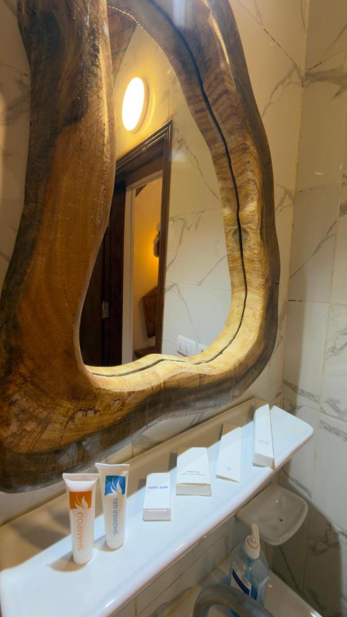 King Sahure Pyramid Inn - Hizvo