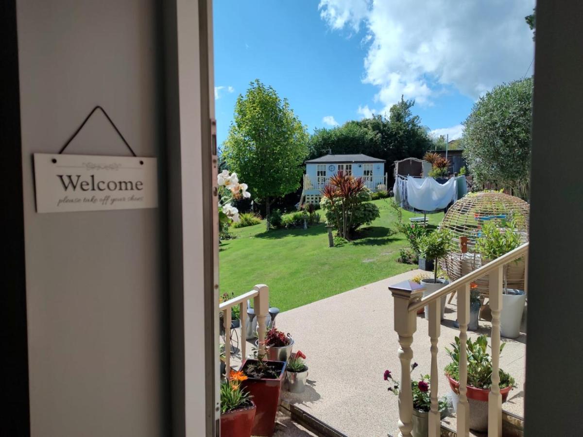 Bursledon Peewit Hill, Home from Home - Housity