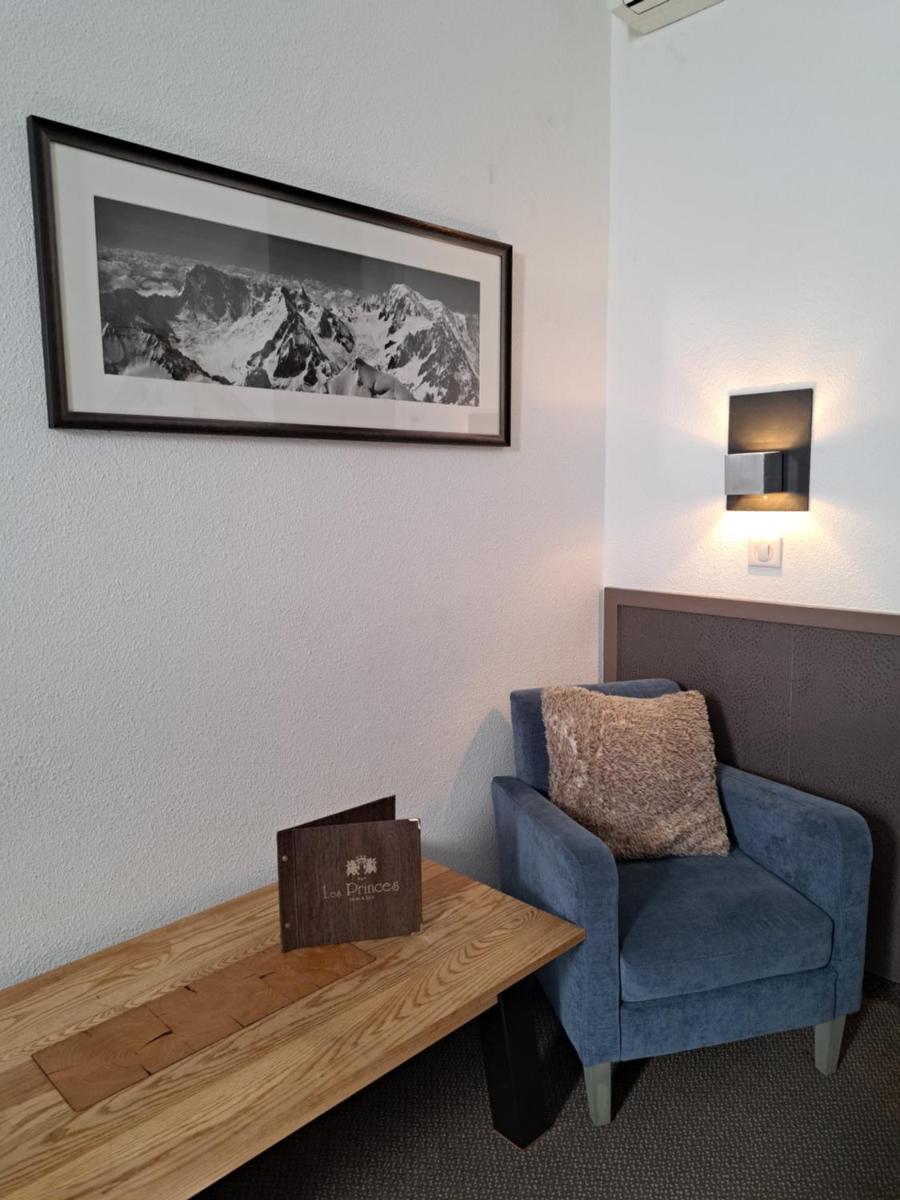 Coin salon dans l'établissement Hôtel des Princes, Chambéry Centre