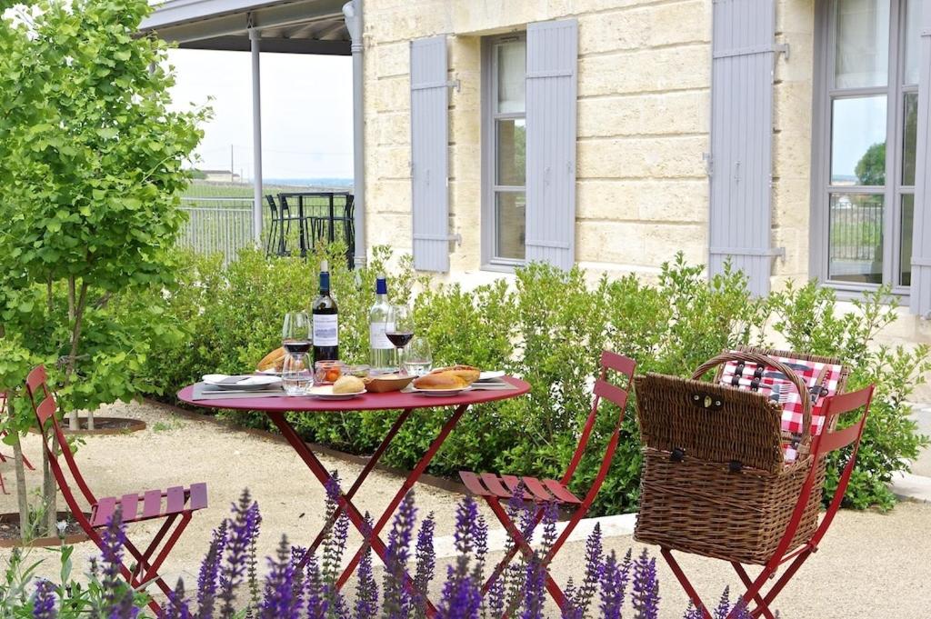Luxury Château Apartment 2 Suites & Vineyard View - Housity