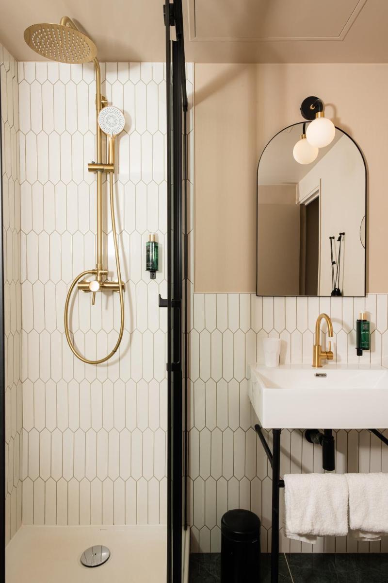 Salle de bains dans l'établissement Hôtel Artemisia Montmartre