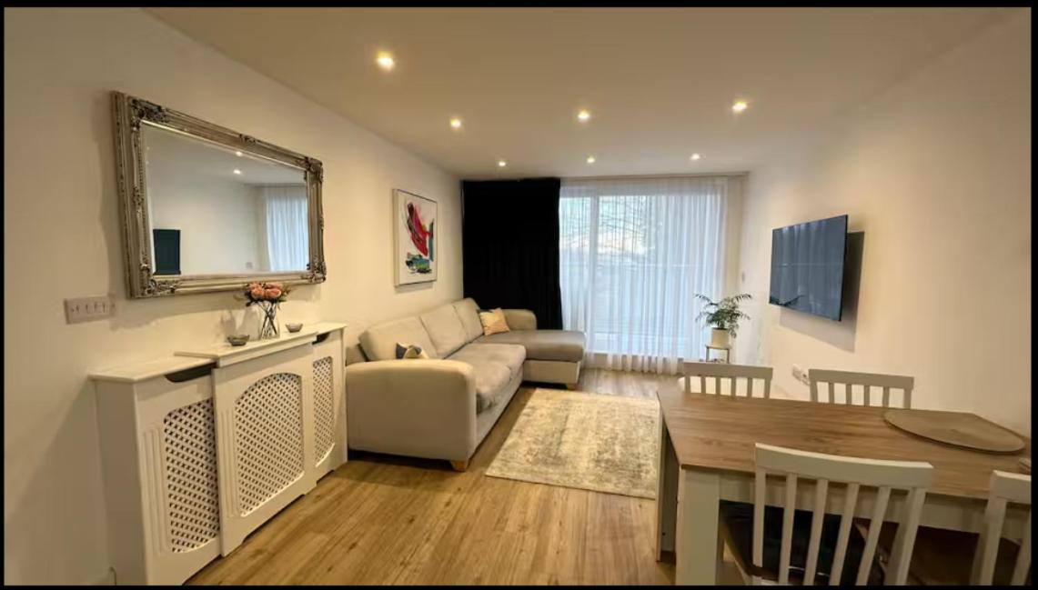 Modern central flat with balcony & Free Parking on-site - Housity