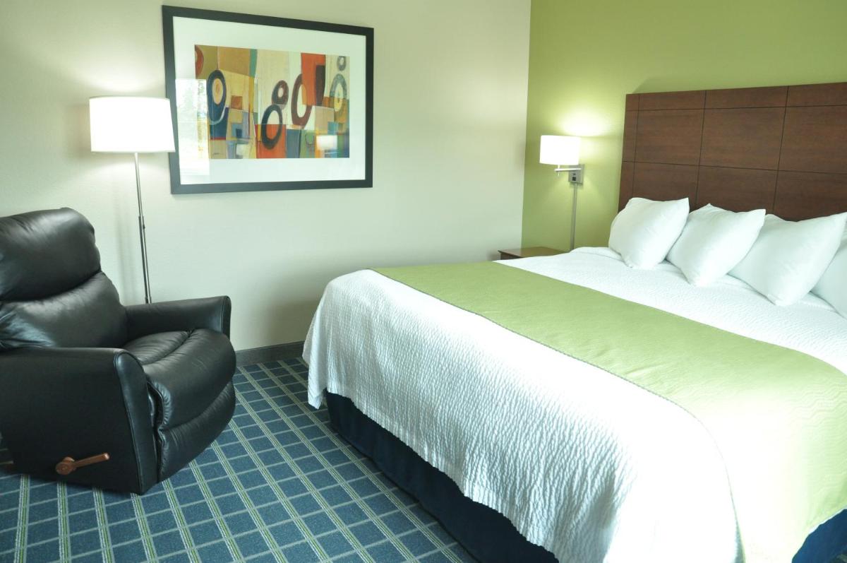 Brookstone Lodge & Suites - Housity
