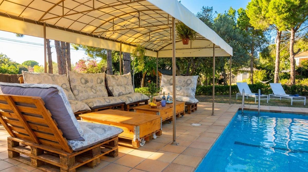 Villa Sitges El Ranch Amaizing Outdoor Areas Beaches at 5 minutes walk Sitges at 15 min drive AC Pool Jacuzzi & Garden XXL - Housity