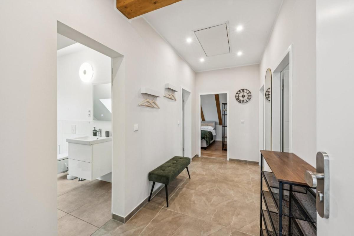 Ludwigsfelde Comfort Stay - 3BR Apartment - Housity