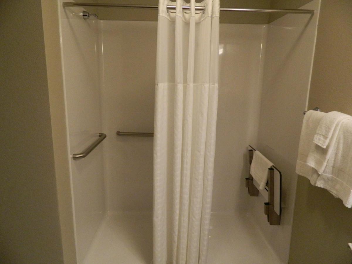 Brookstone Lodge & Suites - Housity