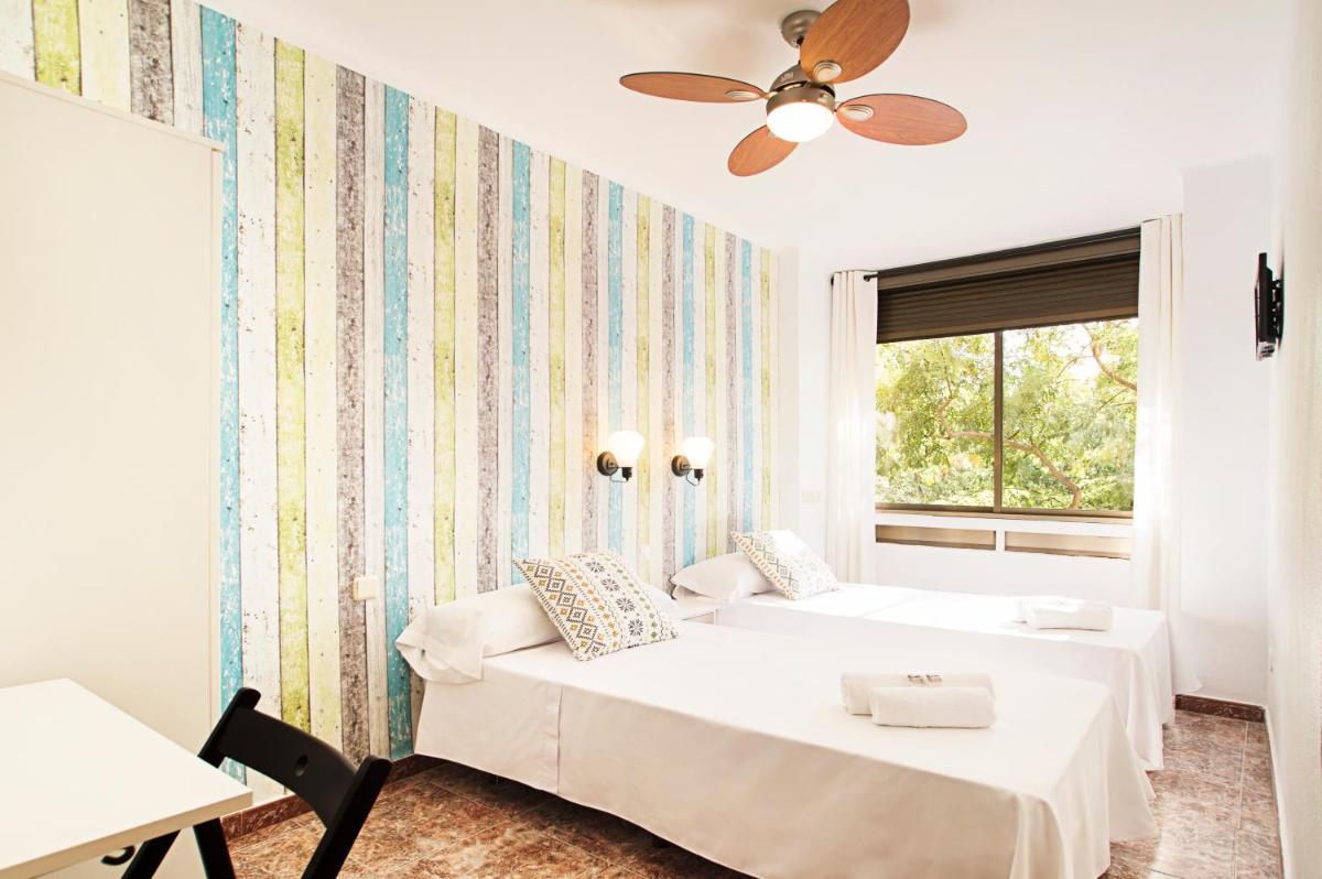 Fira Guest House - Housity
