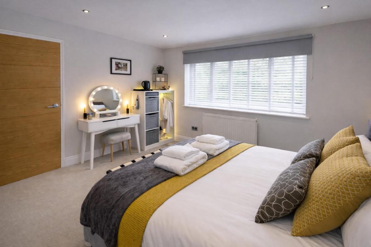 The Duplex Margate with Deck & Living Space Air Conditioning - Housity