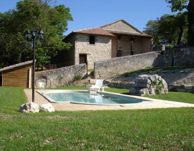Les gites de Peyrouton: le Pigeonnier et la Borde - Housity