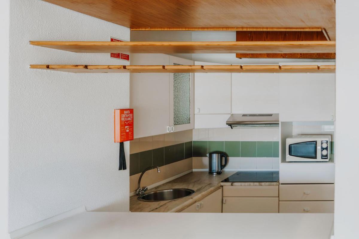 A cozinha ou kitchenette de Luna Hotel da Oura