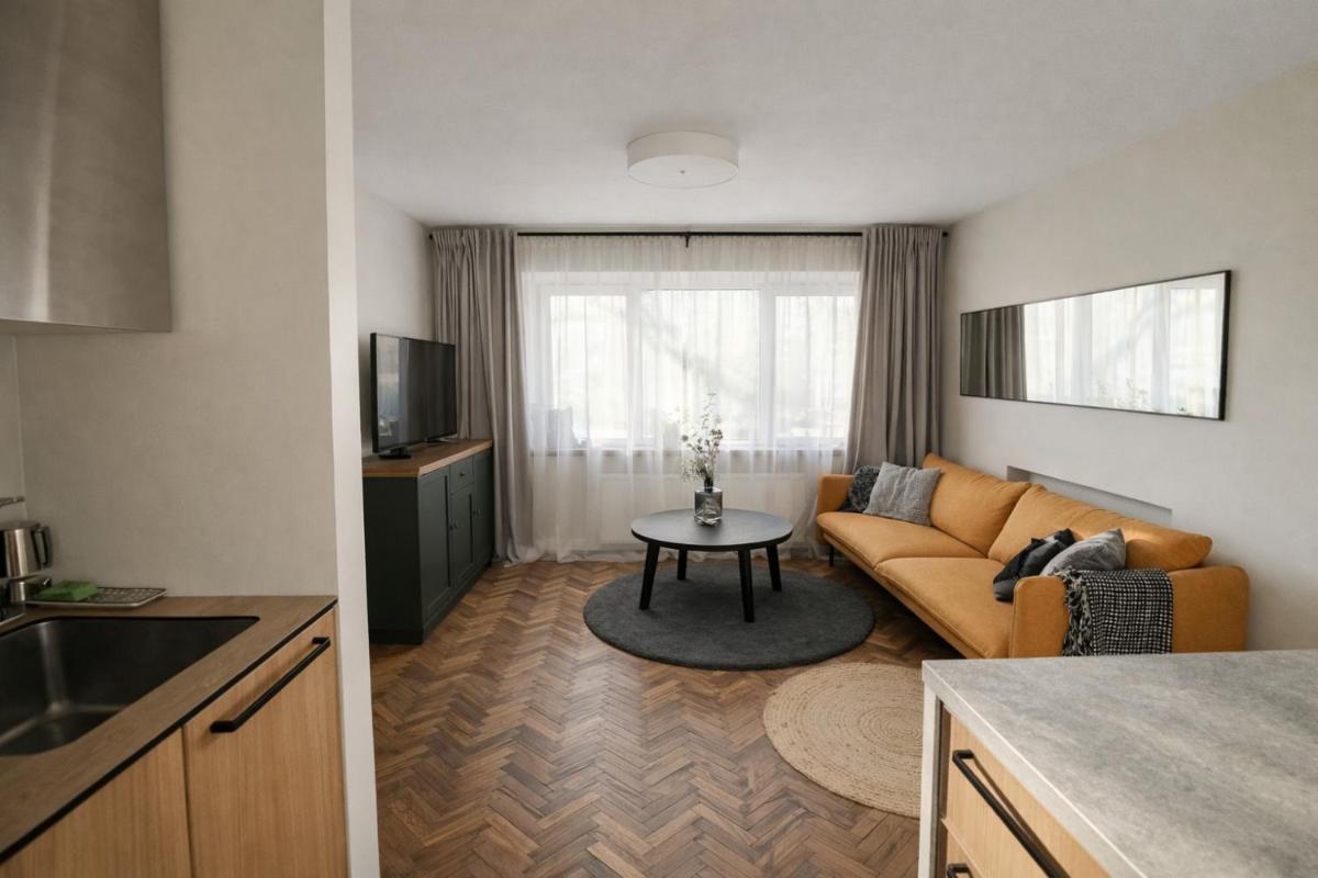 The Central Spot - Housity