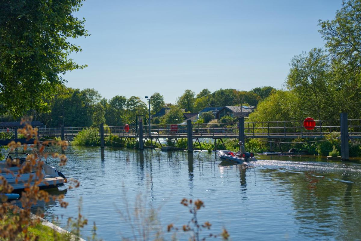 The Weir Hotel - Housity