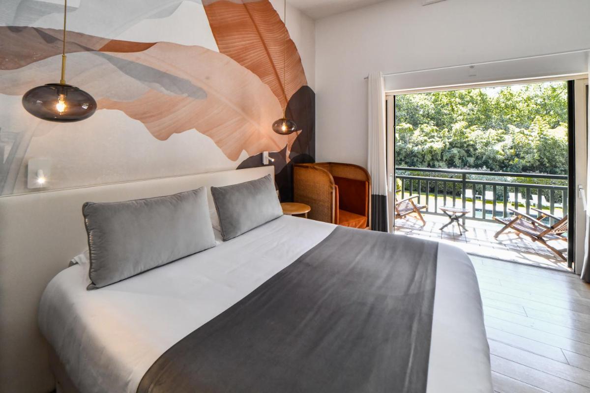 Un ou plusieurs lits dans un hébergement de l'établissement Les Frères Ibarboure - Hôtel 4 étoiles, Spa extérieur sensoriel et Restaurant étoilé à Bidart