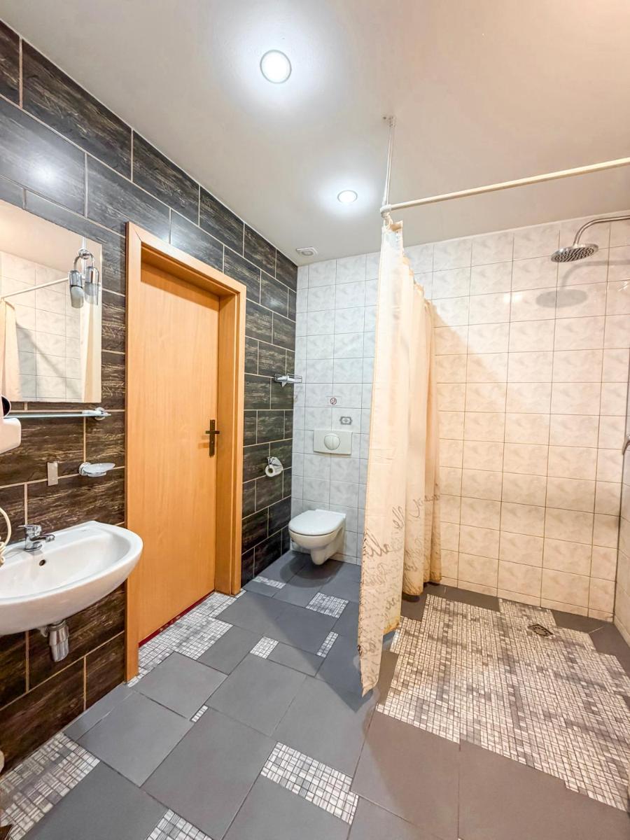 Hotel Metro - Housity