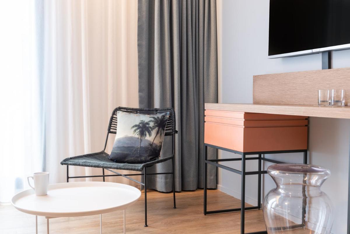 Télévision ou salle de divertissement dans l'établissement Golden Tulip Saint Malo– Le Grand Bé