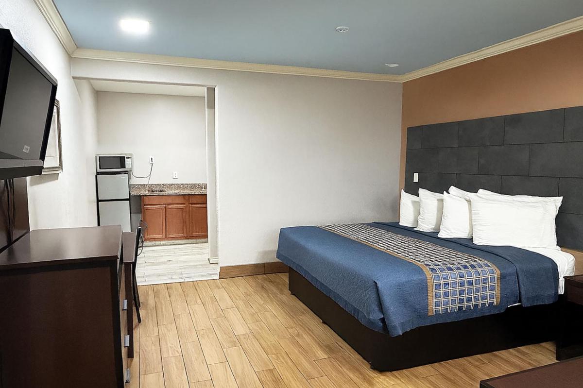 Downtowner Inns & Suites IAH Airport - Humble TX US 59 - Housity