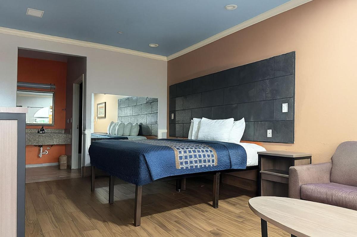 Downtowner Inns & Suites IAH Airport - Humble TX US 59 - Housity