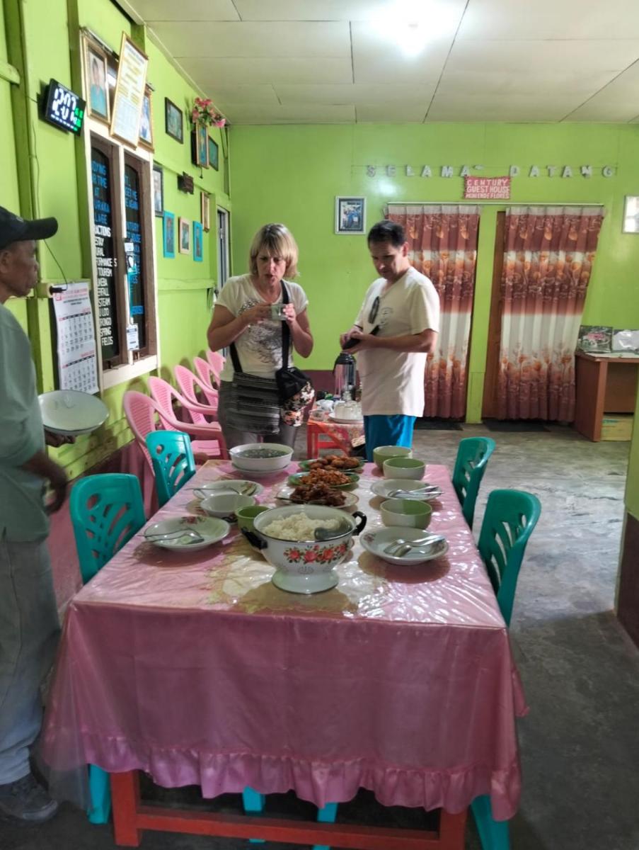 Homestay Century Moni Waturaka - Housity