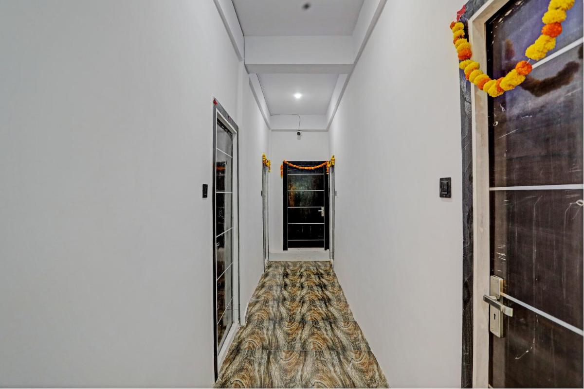 OYO Hotel Adhiraj - Housity