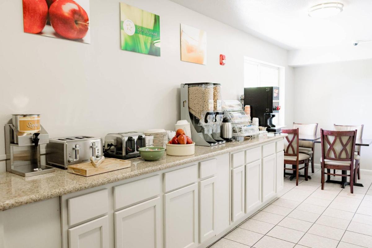 Quality Inn & Suites Lathrop - Housity