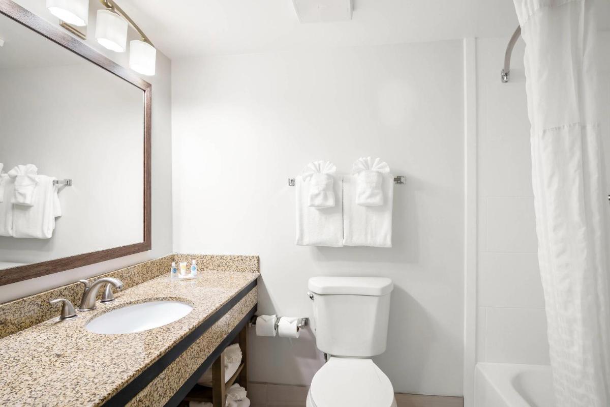 Comfort Inn Gold Coast - Housity