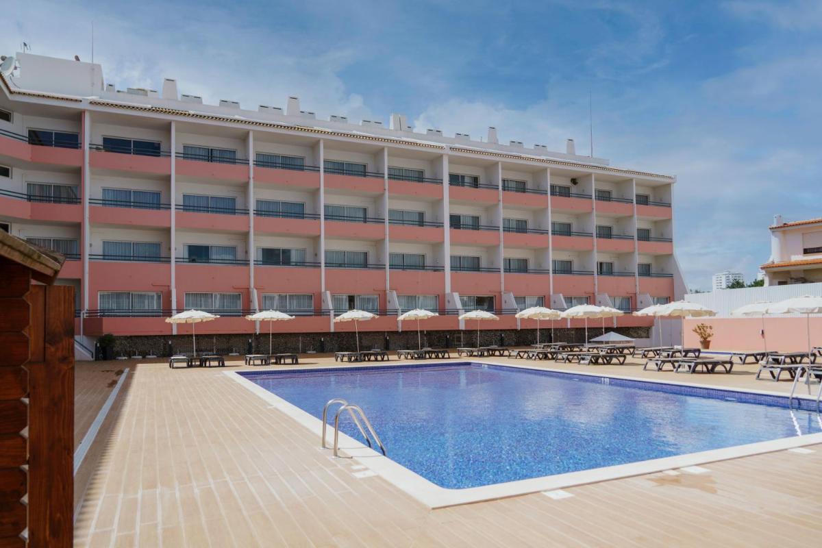 A piscina em ou perto de Luna Hotel da Oura