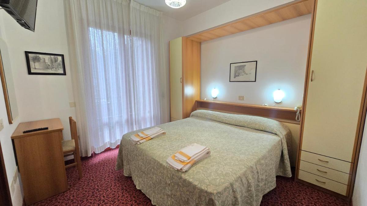 Hotel Leonardo Corniolo - Housity