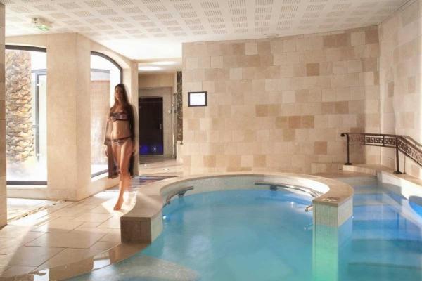 Piscine de l'établissement Maison Bérard Hôtel - Restaurant - Spa ou située à proximité