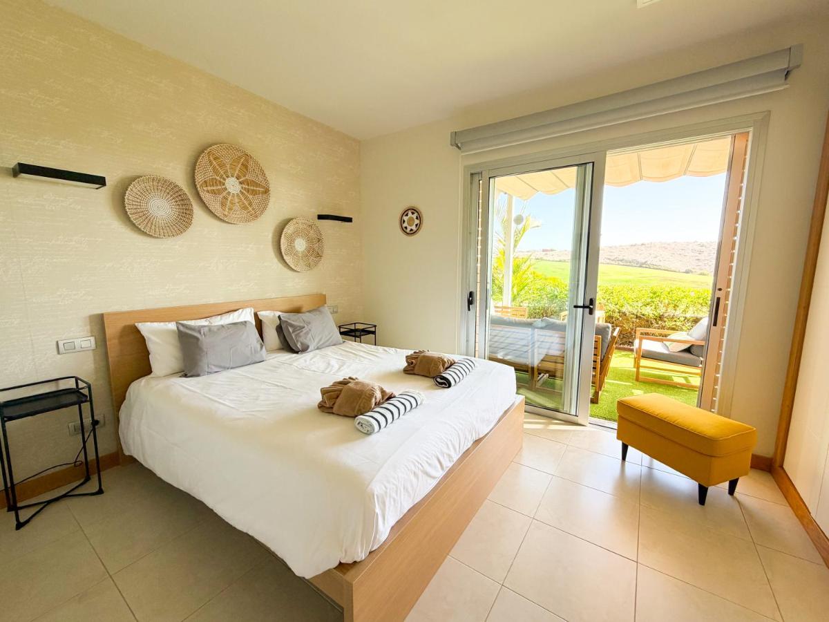 Villa Calma with private pool by Tenpropertiesgc - Housity