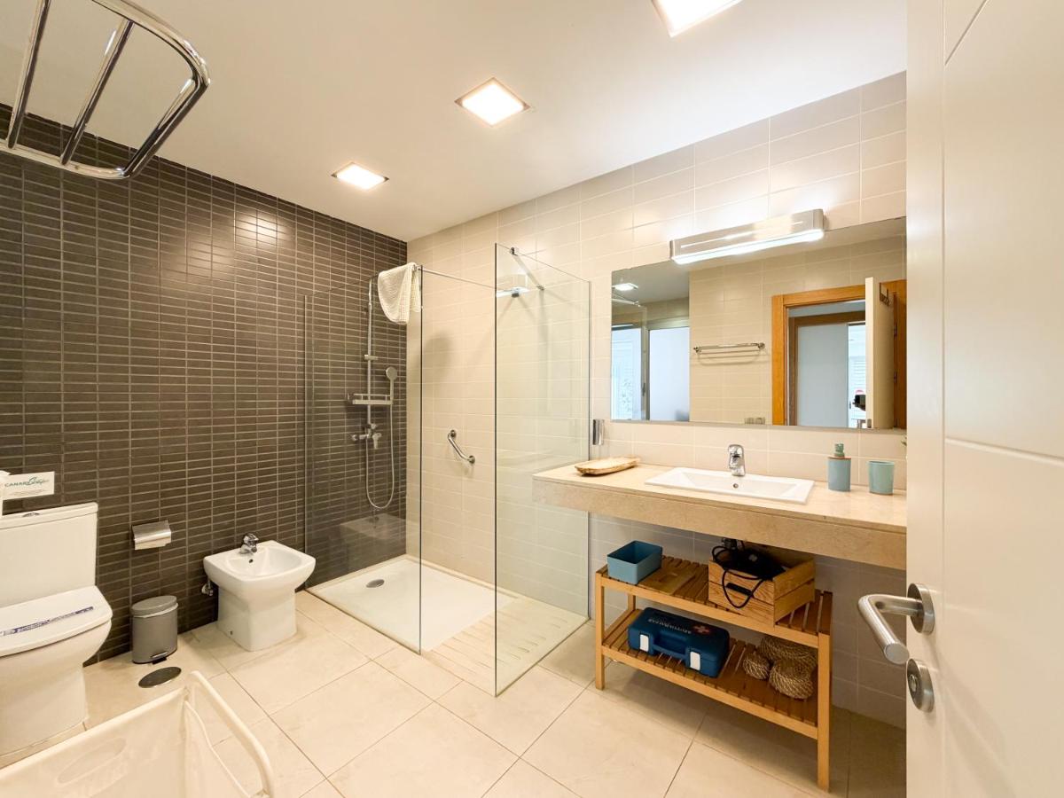 Villa Calma with private pool by Tenpropertiesgc - Housity