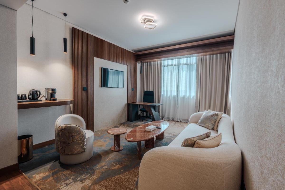 Kuwait Continental Hotel - Housity