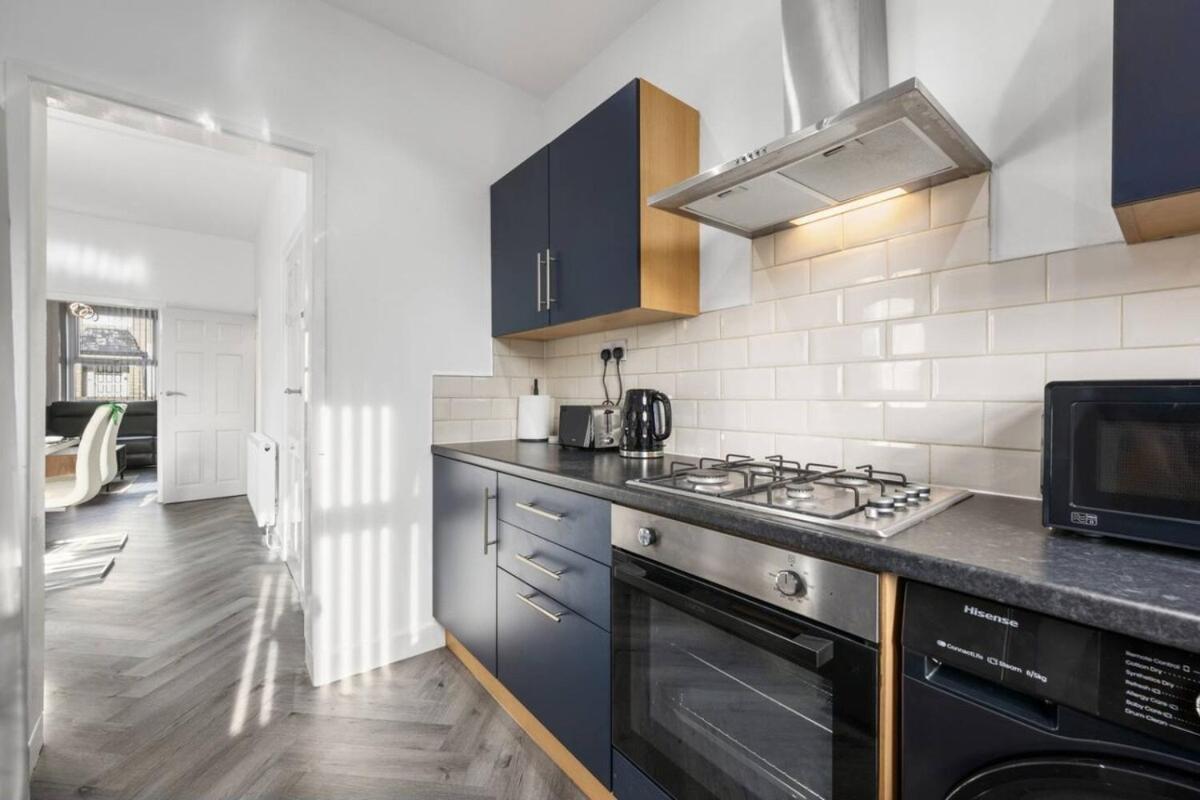 Modern & Stylish Stay in the Heart of Great Harwood - Housity