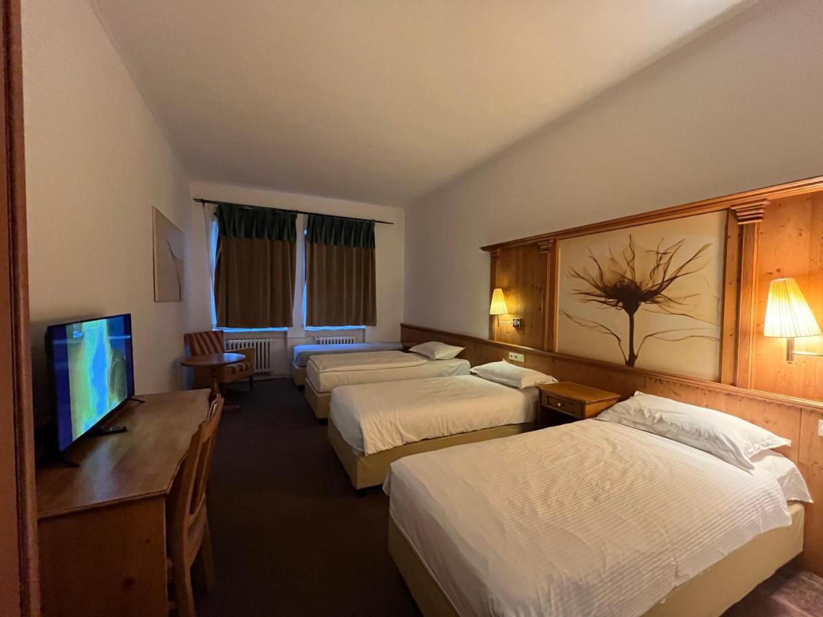 Hotel Braník - Housity