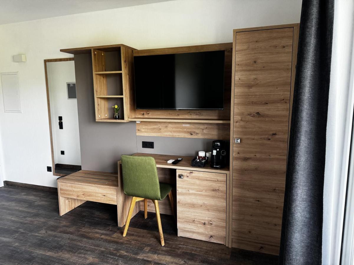 East-Riverside Boardinghouse - Housity
