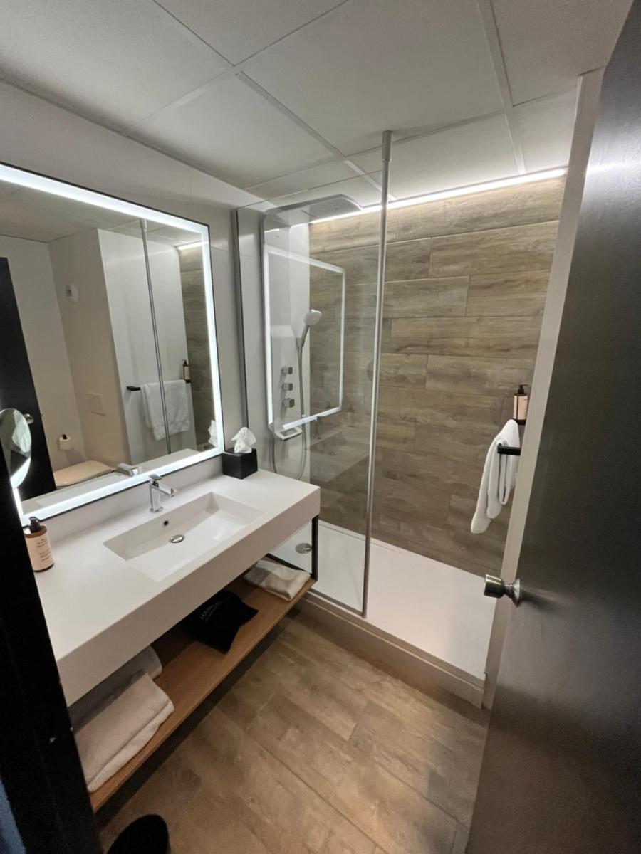 Salle de bains dans l'établissement Mercure Epinal Centre