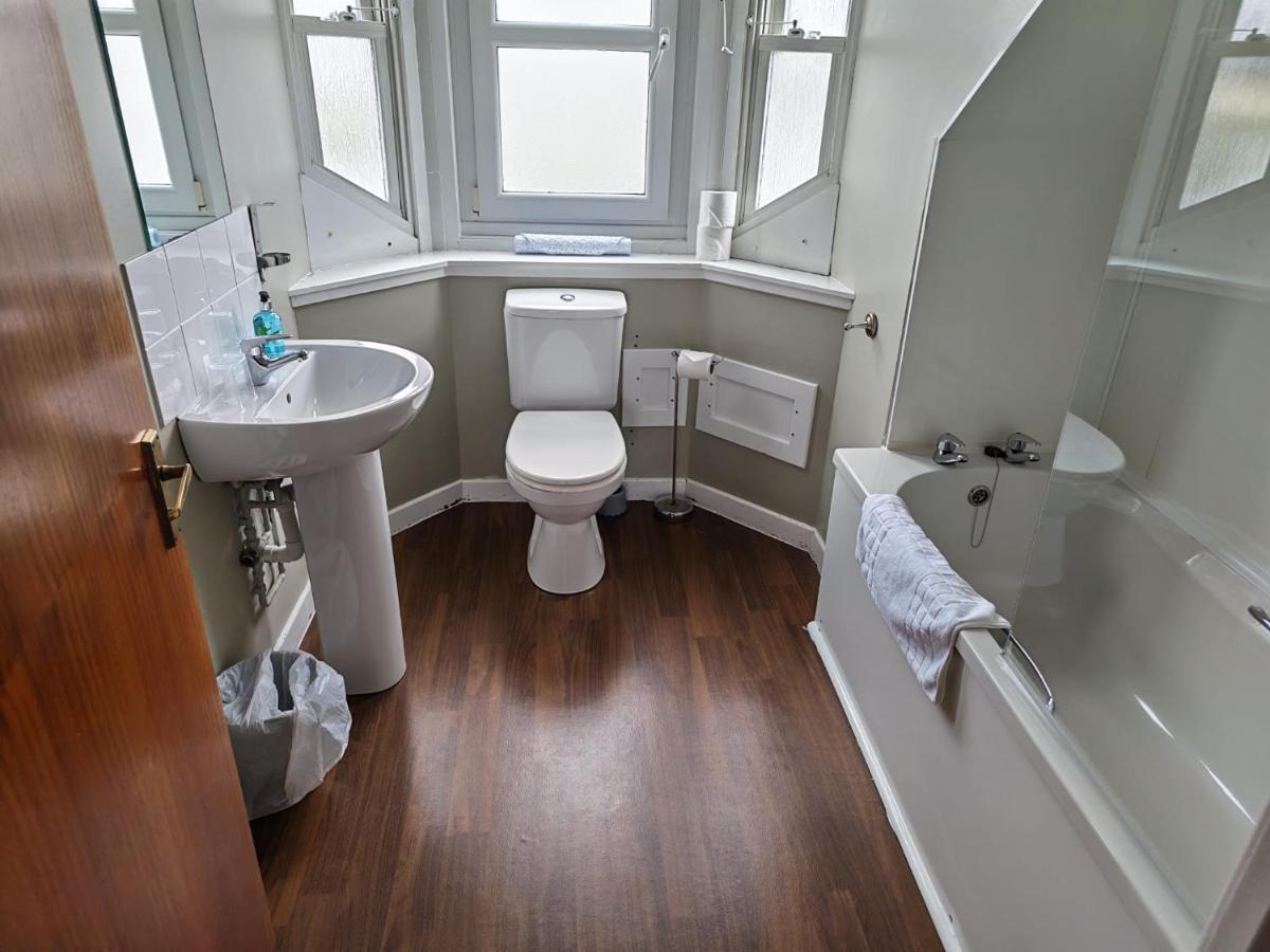 Chieftain Hotel - Housity